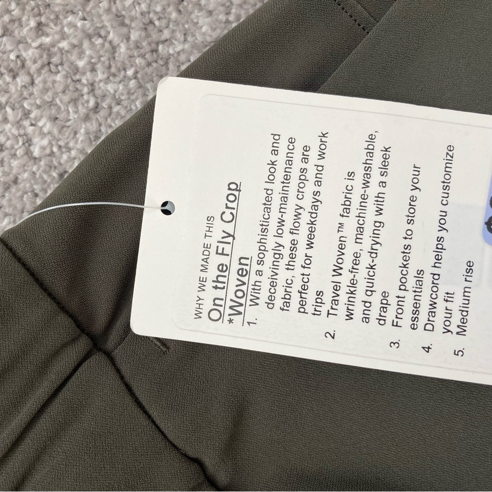 Lululemon on the fly crop woven pants NWT - Picture 3 of 4